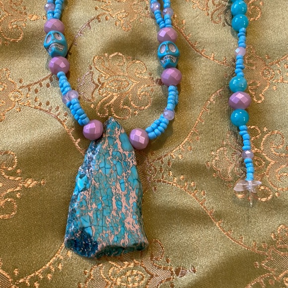 Handmade Jewelry Turquoise Centre Beaded Necklace w Skulls & Semiprecious Stones - Picture 5 of 9